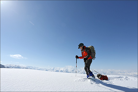 結晶が降り積もったような、フレーク状の雪質でした。